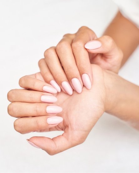 manicura semipermanente en Sevilla